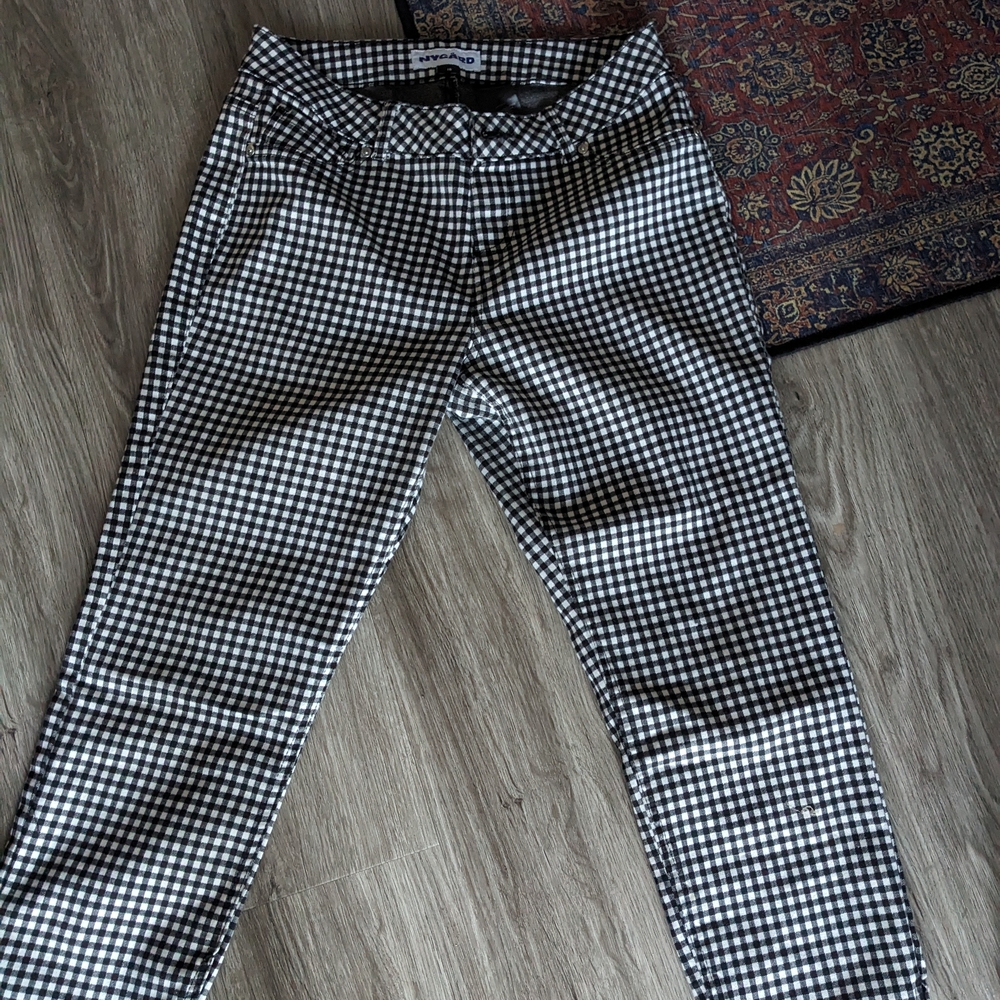 Peter Nygard Black and White Chinos with Classic Check Pattern